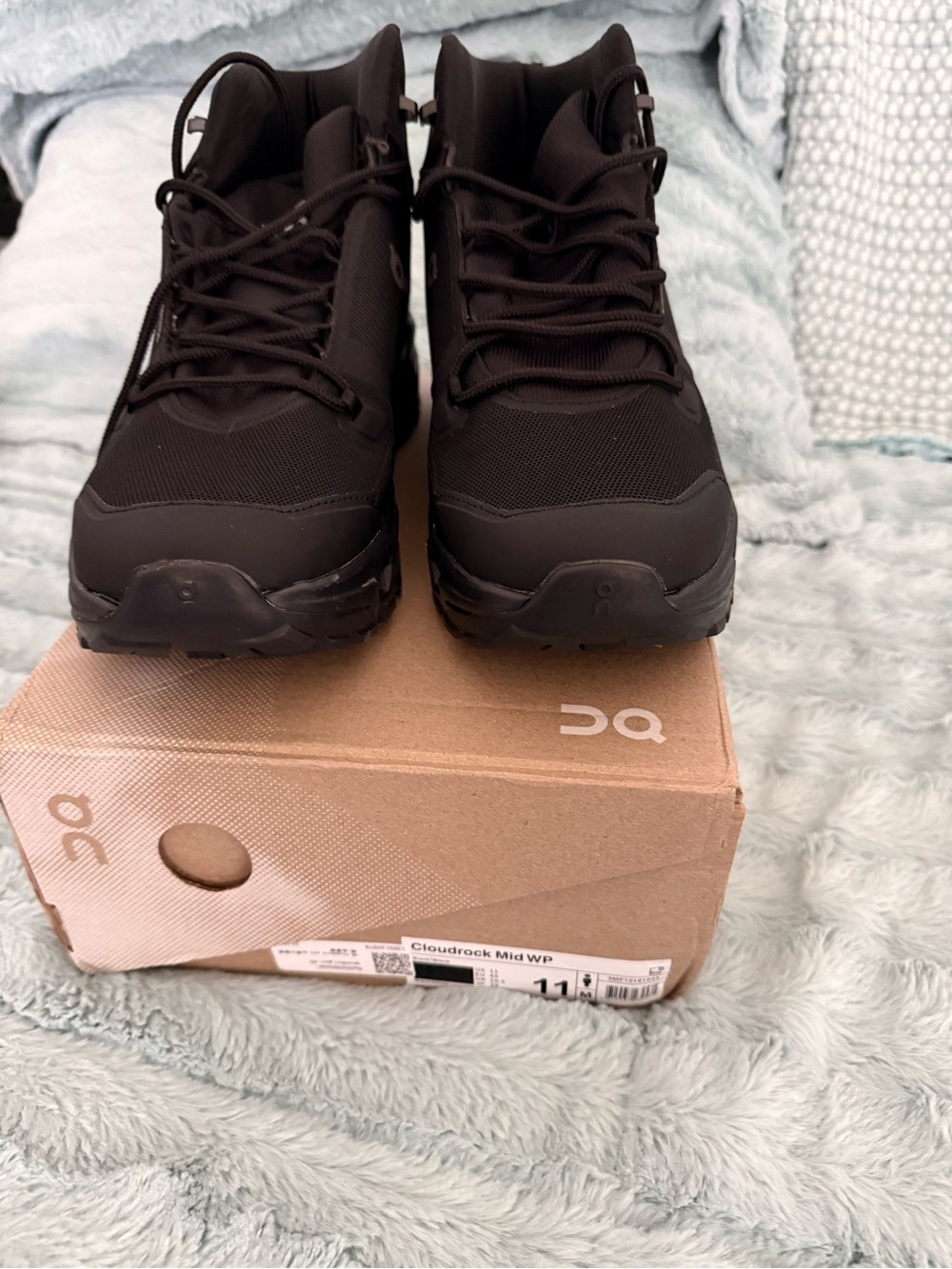 On Running Men's Black Mid-Top Trail Shoes